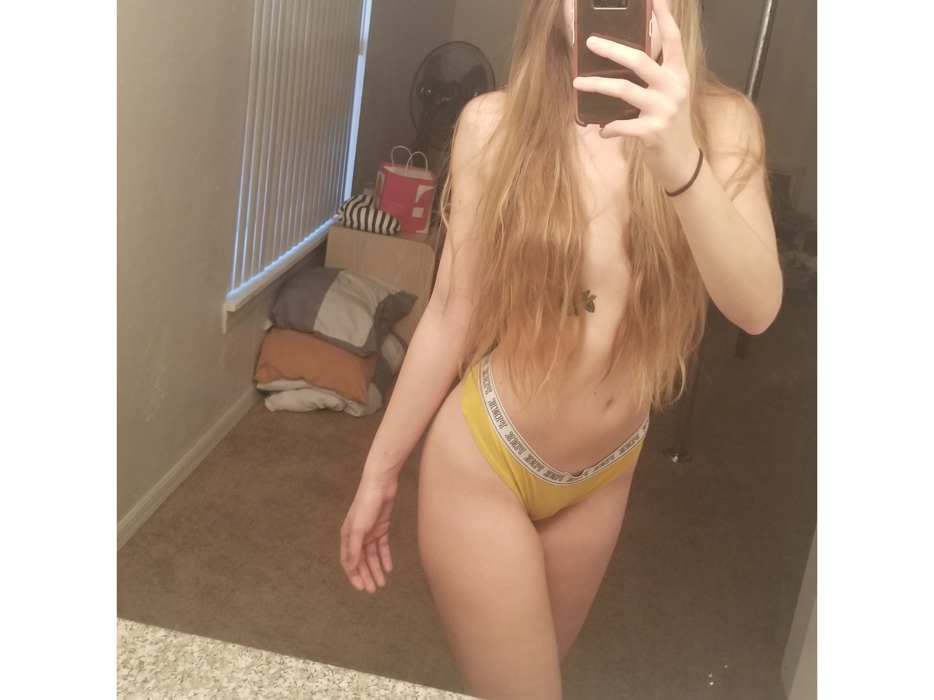 Live sex webcam photo for LexieHill #755599