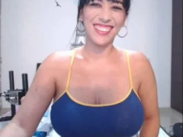 Live sex webcam photo for HUGETITS90XX #459698