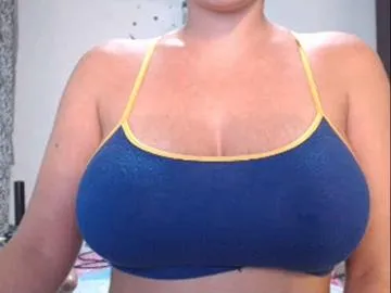 Live sex webcam photo for HUGETITS90XX #447047