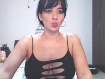 Live sex webcam photo for HUGETITS90XX #2298858