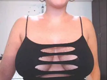 Live sex webcam photo for HUGETITS90XX #2290749