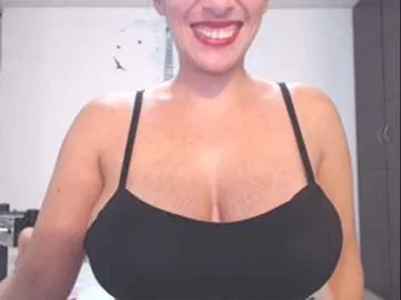 Live sex webcam photo for HUGETITS90XX #2845107