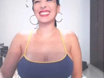 Live sex webcam photo for HUGETITS90XX #4834354