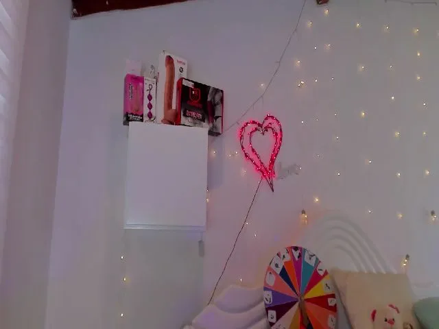 Live sex webcam photo for AlessaKitty #253889679