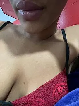 Live sex webcam photo for aylines8 #243062323