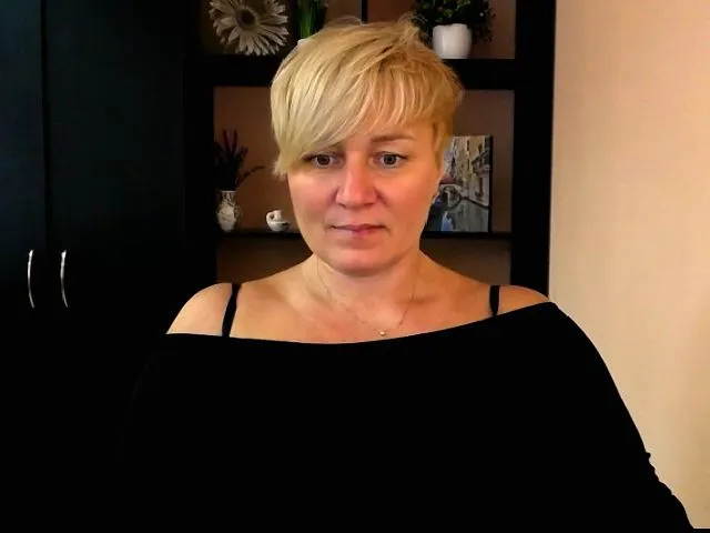 Live sex webcam photo for KailyMey #260035327