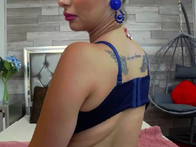 Live sex webcam photo for LustyJuliaXXX #263839554