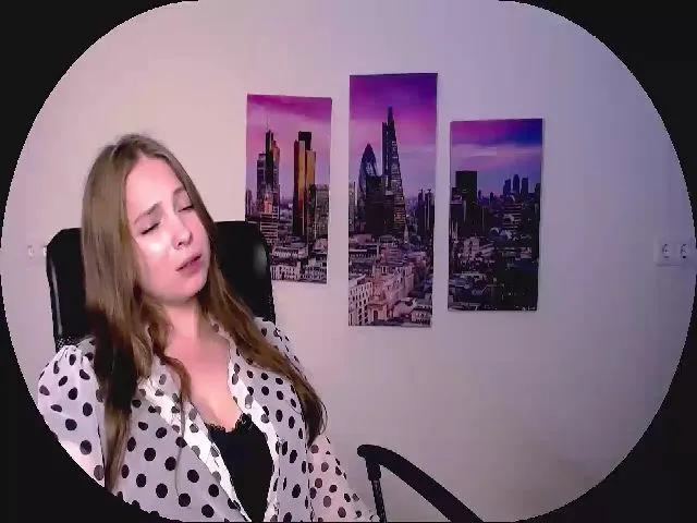 Live sex webcam photo for MollyMey #263342949