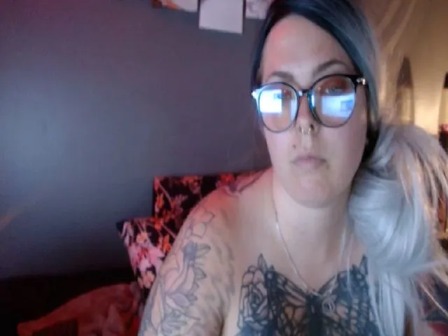 Live sex webcam photo for Saralynn1989 #258275565
