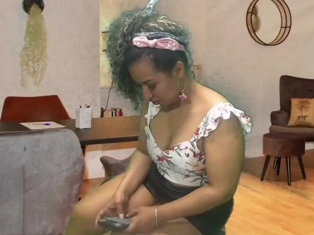 Live sex webcam photo for ShamaraBrown #243342015