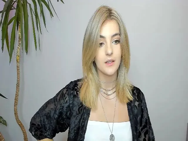 Live sex webcam photo for HelelGretta #263283388