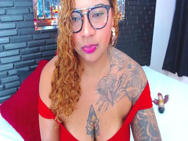 Live sex webcam photo for Samantha_25_ #254786534