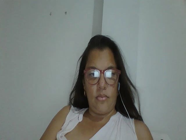 Live sex webcam photo for SweetLola01 #262518352