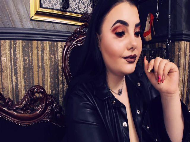 Live sex webcam photo for MelissaGlow #252804052