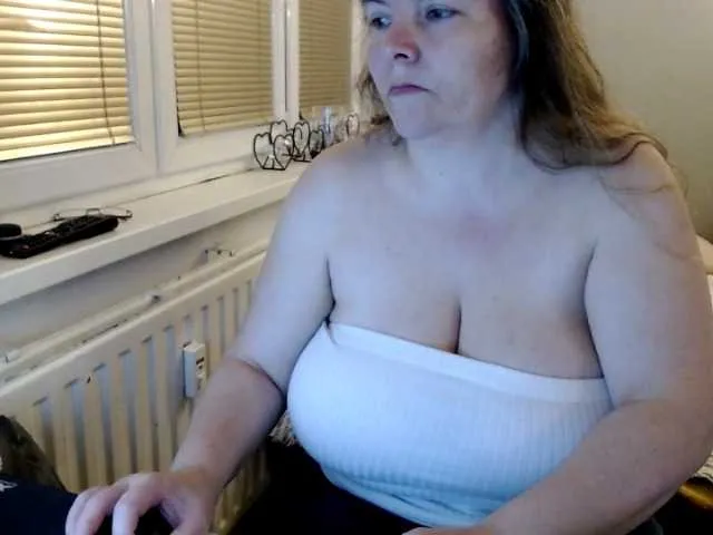 Live sex webcam photo for Bessy123 #241298182