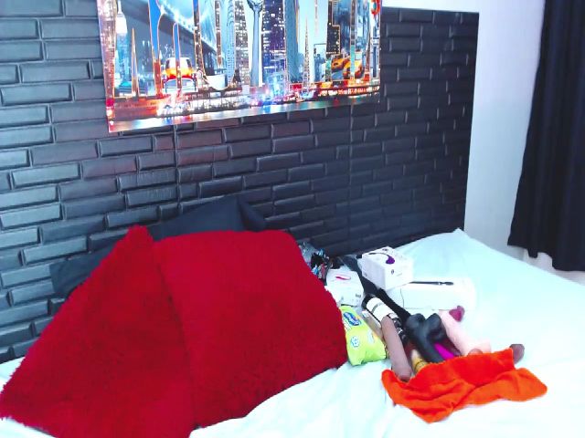 Live sex webcam photo for Samantha_25_ #264334121