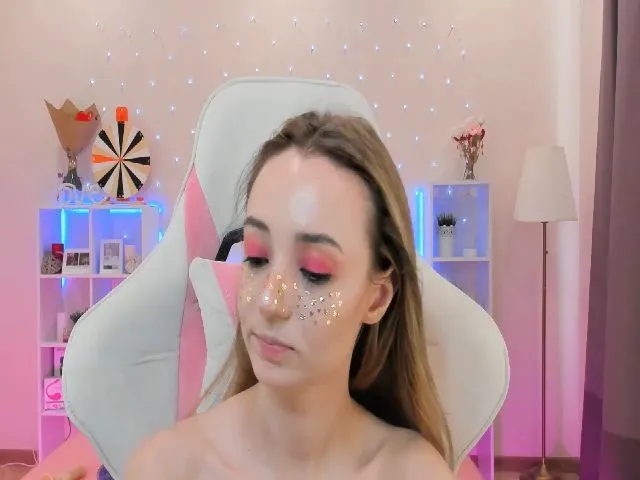 Live sex webcam photo for Karlee_Grey_ #252994437