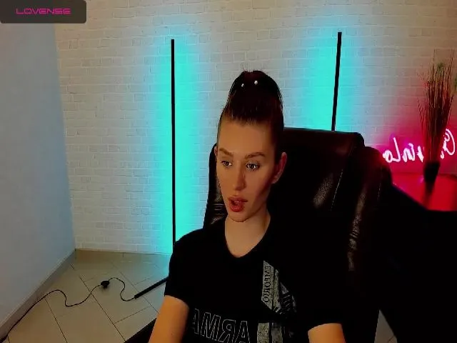 Live sex webcam photo for MalisaRobbyy #252851052