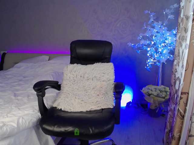 Live sex webcam photo for -wowFox- #250799572