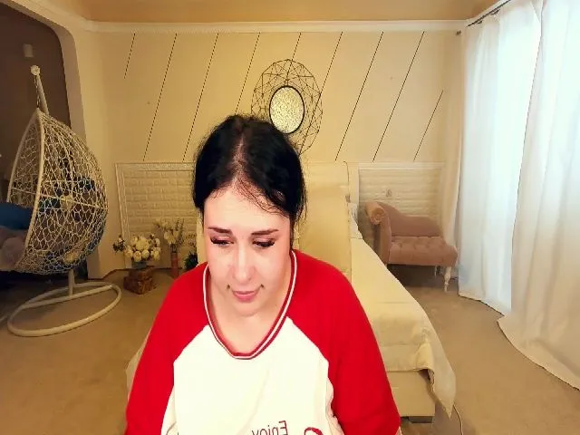 Live sex webcam photo for SerahMirabeli #261995409