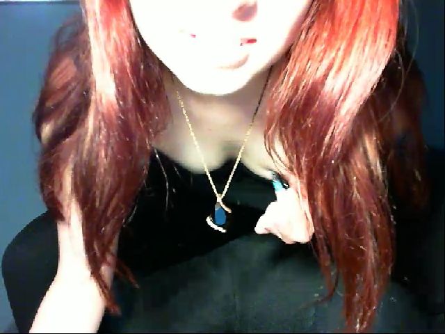 Live sex webcam photo for VirginLuna18 #260130471