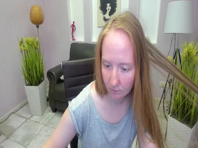 Live sex webcam photo for StunningKelly #252451925