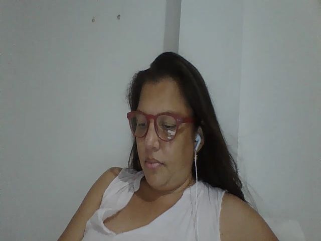 Live sex webcam photo for SweetLola01 #262500338