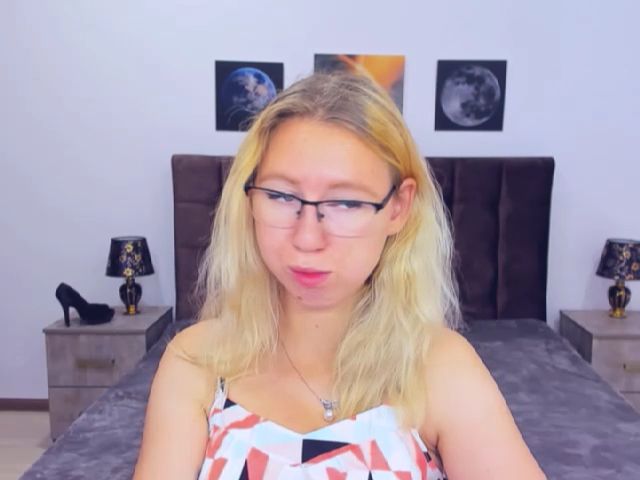 Live sex webcam photo for LizaSwan #255864109