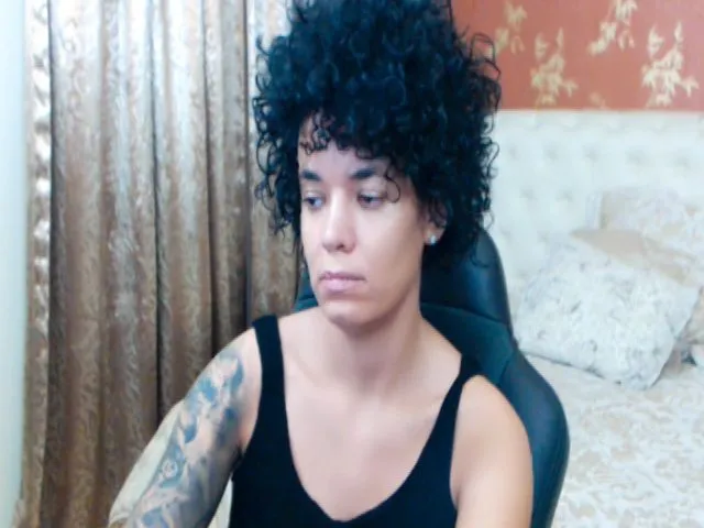 Live sex webcam photo for LaraAnne_ #257729016