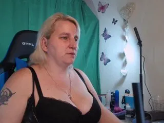 Live sex webcam photo for DrachenLady39 #240575322