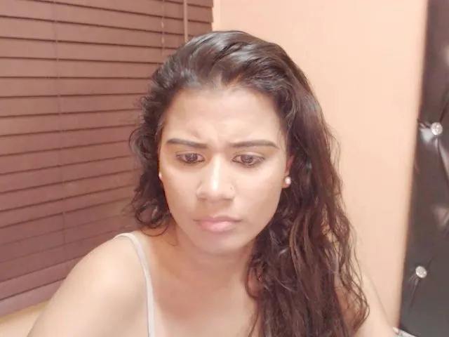 Live sex webcam photo for PARADISEQEEN #259081381