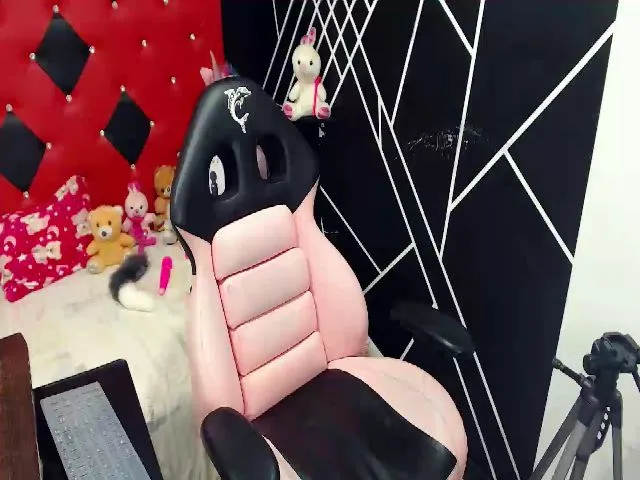 Live sex webcam photo for Pink_queenn #256203798