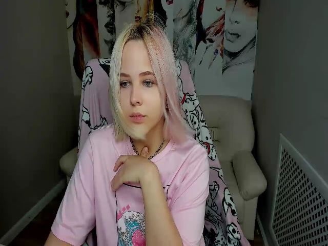 Live sex webcam photo for Helokit #259733842