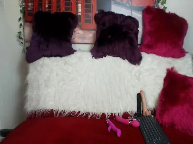 Live sex webcam photo for Emiliarain #253989843