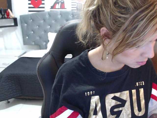 Live sex webcam photo for MiaRossi #241438908