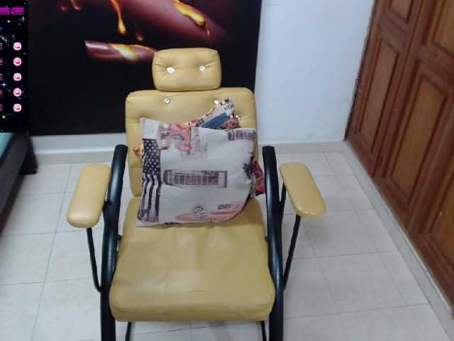 Live sex webcam photo for Caro-x #250382132