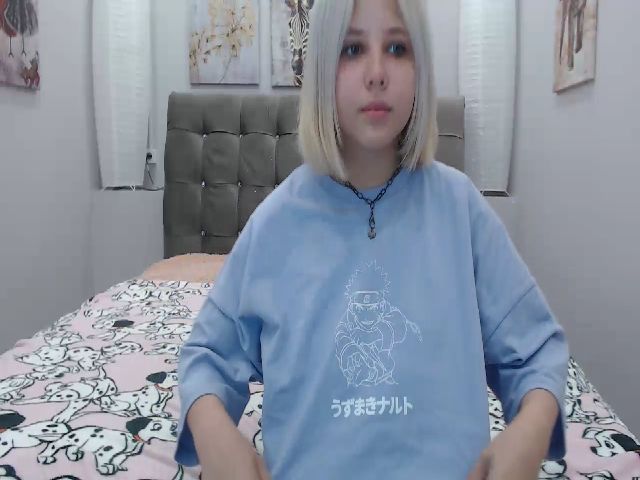 Live sex webcam photo for Helokit #253650180