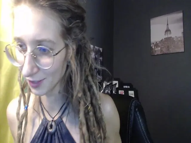 Live sex webcam photo for KINKYkeira #256740061
