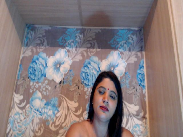 Live sex webcam photo for Indianrose1 #254952388