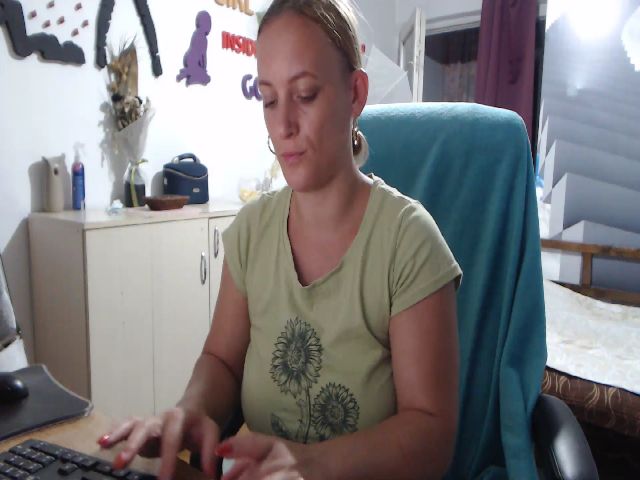 Live sex webcam photo for LiaMelanyy #253536967