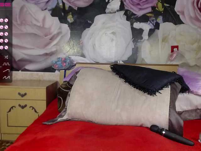 Live sex webcam photo for -Karolina555- #241047863