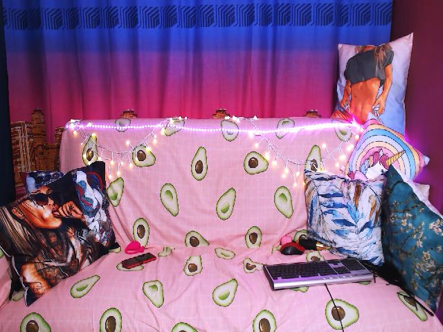 Live sex webcam photo for Lolly_Goddess #262591069