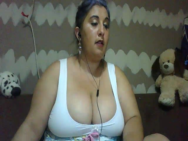 Live sex webcam photo for BigBreastsMia #255731484