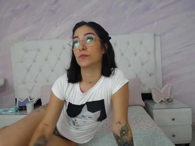 Live sex webcam photo for Karinapuerta #241306668