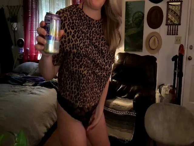 Live sex webcam photo for RadRosie #263968367