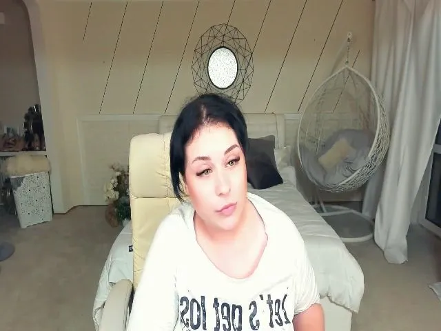 Live sex webcam photo for SerahMirabeli #254919651