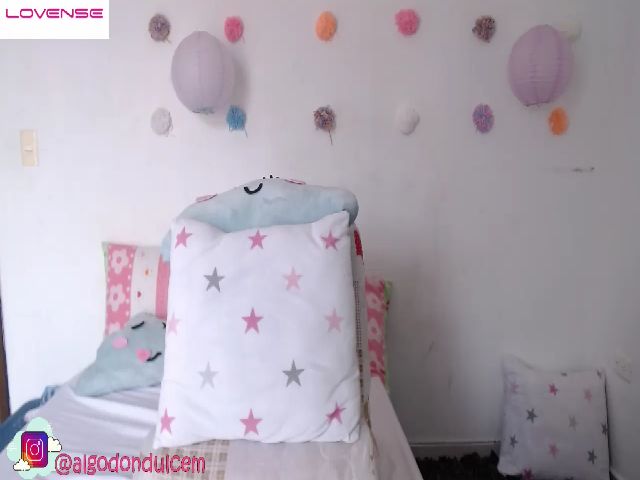 Live sex webcam photo for Em_aa #258276122