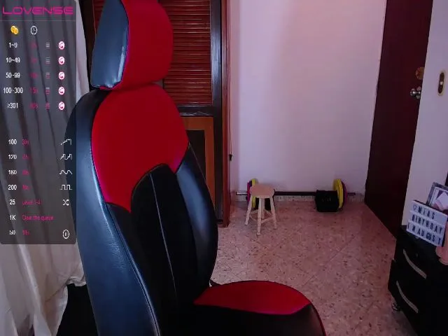 Live sex webcam photo for Miafitnesss #262437241