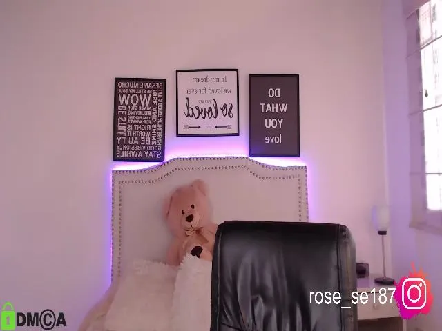 Live sex webcam photo for Rose_se #253902575