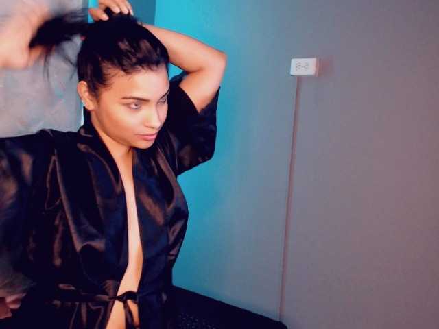 Live sex webcam photo for lolaastars1 #241279108